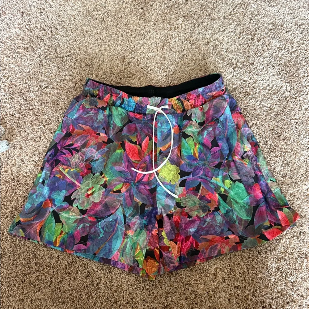 lululemon athletica NWOT Men’s Tropical Floral Swim Shorts